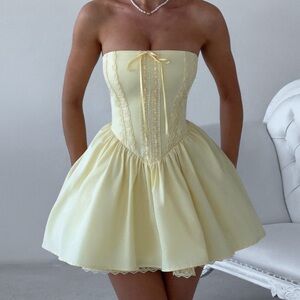 Chic Strapless Yellow Mini Dress